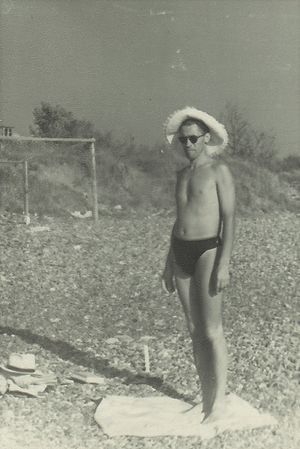 В. А. Волохов на пляже в Адлере. 1963.jpg