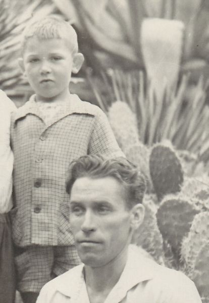 Файл:В. А. Волохов в дендрарии в Адлере. 1963.jpg