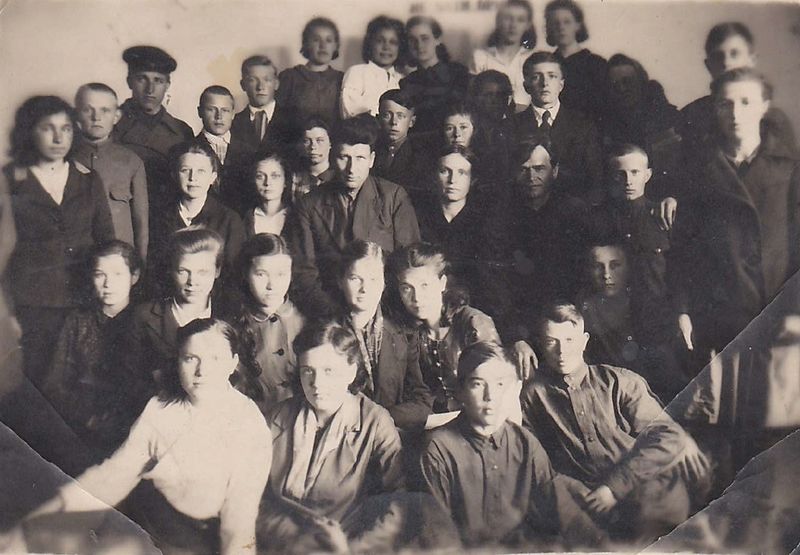 Файл:Выпускники 7 класса Юнаковской средней школы-интерната.jpg