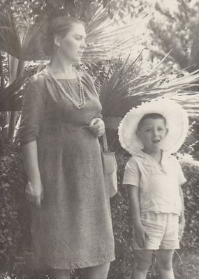 Игорь и Варвара Федоровна в Сочи возле пальм